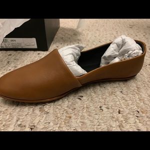 Kenneth Cole Jordyn flats